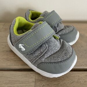 See Kai Run Toddler basics Gray Stryker Sneakers Size 4
